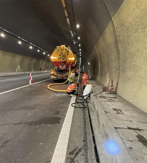 合肥隧道排水渠清淤